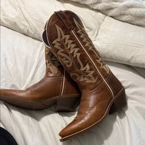 Laredo Tan Western Boots with Embroidery